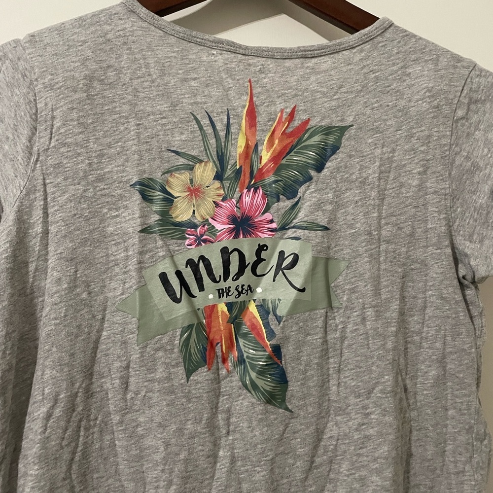 Disney x Roxy Girl Gray Tropical "Under The Sea" Floral Graphic Tee Size 16/XXL - Picture 7 of 7